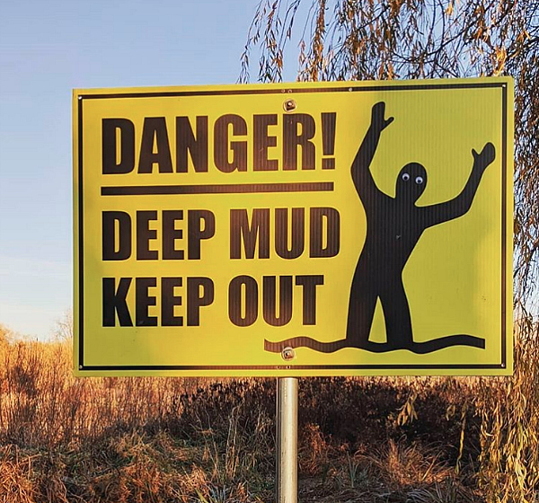 Funny Signs Mud keep out