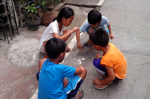 Kids Playing Pon